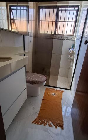 Casa à venda com 200m², 3 quartos e 2 vagas Casa à venda com 200m², 3 quartos e 2 vagasBanheiro 2