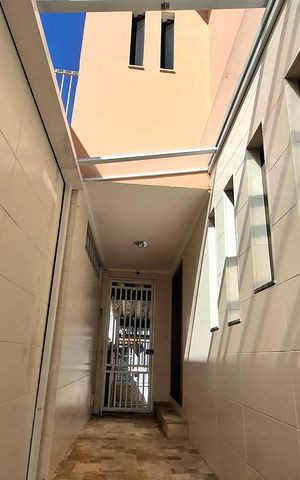 Casa à venda com 200m², 3 quartos e 2 vagas Casa à venda com 200m², 3 quartos e 2 vagasÁrea externa