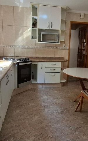 Casa à venda com 200m², 3 quartos e 2 vagas Casa à venda com 200m², 3 quartos e 2 vagasCozinha