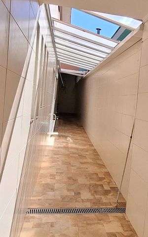 Casa à venda com 200m², 3 quartos e 2 vagas Casa à venda com 200m², 3 quartos e 2 vagasÁrea externa