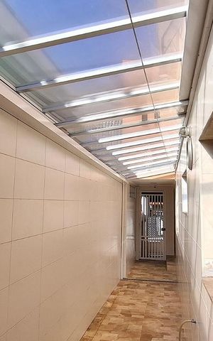 Casa à venda com 200m², 3 quartos e 2 vagas Casa à venda com 200m², 3 quartos e 2 vagasÁrea externa