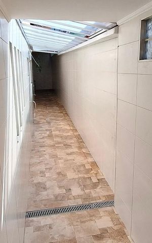 Casa à venda com 200m², 3 quartos e 2 vagas Casa à venda com 200m², 3 quartos e 2 vagasÁrea externa