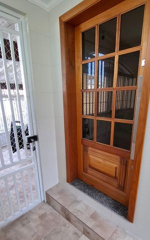 Casa à venda com 200m², 3 quartos e 2 vagas Casa à venda com 200m², 3 quartos e 2 vagasÁrea externa