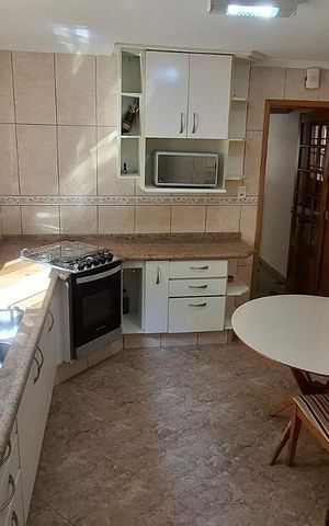 Casa à venda com 200m², 3 quartos e 2 vagas Casa à venda com 200m², 3 quartos e 2 vagasCozinha