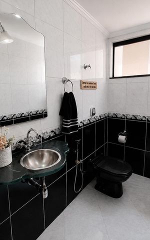 Casa à venda com 200m², 3 quartos e 2 vagas Casa à venda com 200m², 3 quartos e 2 vagasBanheiro 1