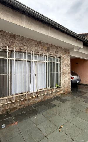 Casa para alugar com 250m², 2 quartos e 2 vagas Casa para alugar com 250m², 2 quartos e 2 vagasFrente da Casa