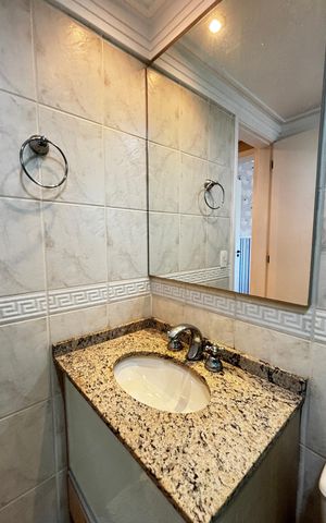 Apartamento à venda com 141m², 3 quartos e 4 vagasBanheiro