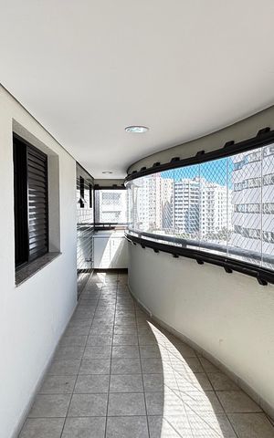 Apartamento à venda com 141m², 3 quartos e 4 vagasSala - Sala de Jantar Varanda