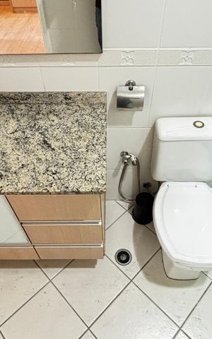 Apartamento à venda com 141m², 3 quartos e 4 vagasBanheiro da Suíte 1