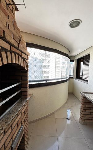 Apartamento à venda com 141m², 3 quartos e 4 vagasVaranda da Cozinha