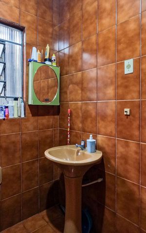 Casa à venda com 64m², 2 quartos e 1 vaga