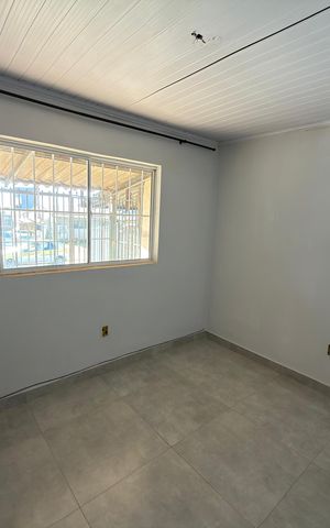 Casa à venda com 50m², 3 quartos e 1 vaga Casa à venda com 50m², 3 quartos e 1 vagaSala