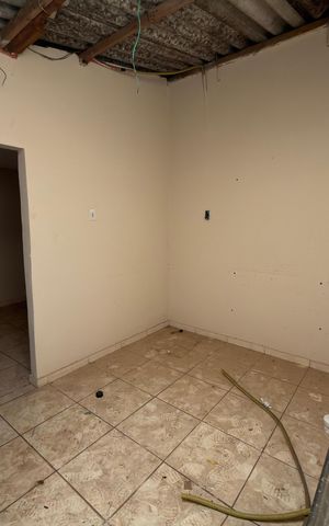 Casa à venda com 50m², 3 quartos e 1 vaga Casa à venda com 50m², 3 quartos e 1 vagaFundos