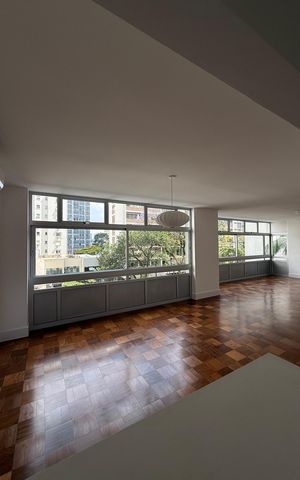Apartamento à venda com 210m², 4 quartos e 1 vaga Apartamento à venda com 210m², 4 quartos e 1 vagaSala