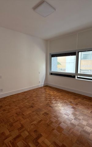 Apartamento à venda com 210m², 4 quartos e 1 vaga Apartamento à venda com 210m², 4 quartos e 1 vagaSuíte