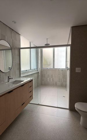 Apartamento à venda com 210m², 4 quartos e 1 vaga Apartamento à venda com 210m², 4 quartos e 1 vagaBanheiro Suíte