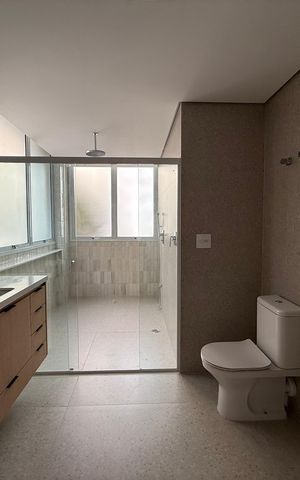 Apartamento à venda com 210m², 4 quartos e 1 vaga Apartamento à venda com 210m², 4 quartos e 1 vagaBanheiro Suíte