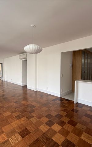 Apartamento à venda com 210m², 4 quartos e 1 vaga Apartamento à venda com 210m², 4 quartos e 1 vagaSala