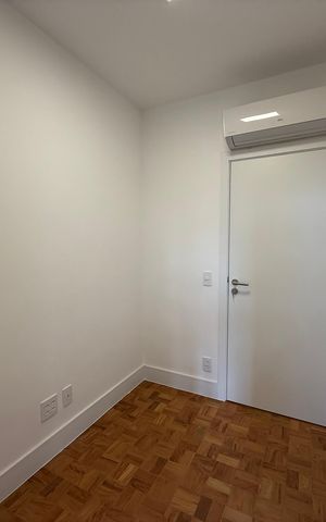 Apartamento à venda com 210m², 4 quartos e 1 vaga Apartamento à venda com 210m², 4 quartos e 1 vagaQuarto de serviço