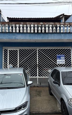 Casa à venda com 163m², 3 quartos e 2 vagas Casa à venda com 163m², 3 quartos e 2 vagasFachada