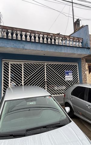 Casa à venda com 163m², 3 quartos e 2 vagas Casa à venda com 163m², 3 quartos e 2 vagasFachada