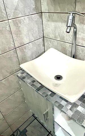 Casa à venda com 440m², 7 quartos e 4 vagas Casa à venda com 440m², 7 quartos e 4 vagasBanheiro Casa 1