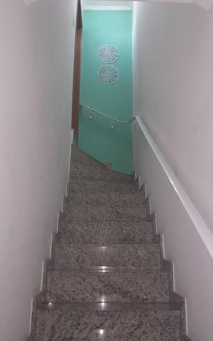 Apartamento à venda com 100m², 2 quartos e 2 vagas Apartamento à venda com 100m², 2 quartos e 2 vagasEscada