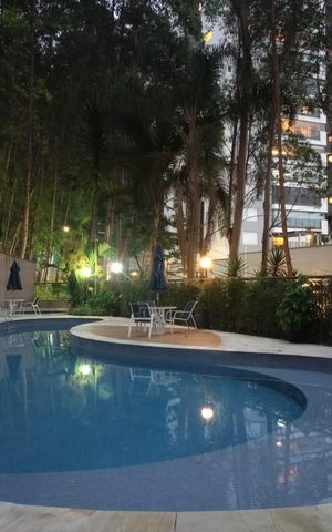 Apartamento à venda com 369m², 3 quartos e 3 vagas Apartamento à venda com 369m², 3 quartos e 3 vagasÁrea comum - Piscina