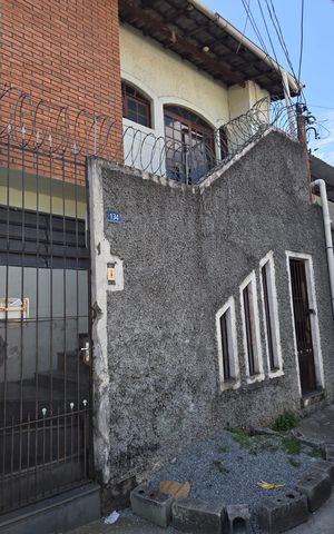 Casa para alugar com 70m², 2 quartos e sem vaga Casa para alugar com 70m², 2 quartos e sem vagaFachada