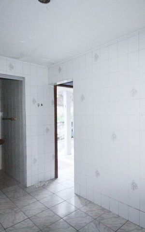 Casa à venda com 270m², 5 quartos e 3 vagas Casa à venda com 270m², 5 quartos e 3 vagasCasa 5