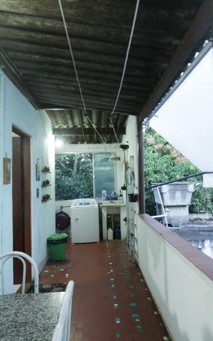 Casa à venda com 270m², 5 quartos e 3 vagas Casa à venda com 270m², 5 quartos e 3 vagasCasa 1
