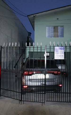 Casa à venda com 270m², 5 quartos e 3 vagas Casa à venda com 270m², 5 quartos e 3 vagasFachada
