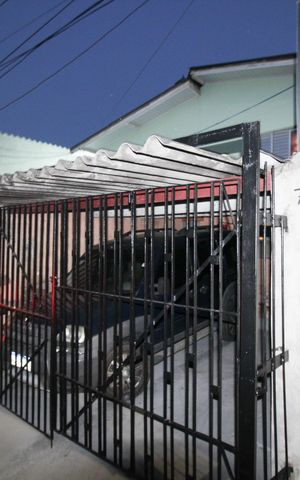 Casa à venda com 270m², 5 quartos e 3 vagas Casa à venda com 270m², 5 quartos e 3 vagasFachada