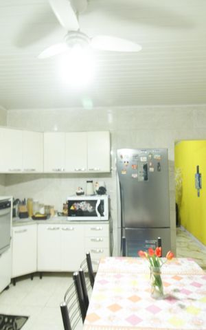 Casa à venda com 270m², 5 quartos e 3 vagas Casa à venda com 270m², 5 quartos e 3 vagasCasa 1