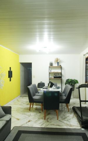 Casa à venda com 270m², 5 quartos e 3 vagas Casa à venda com 270m², 5 quartos e 3 vagasCasa 1