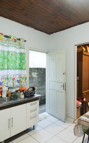Casa à venda com 270m², 5 quartos e 3 vagas Casa à venda com 270m², 5 quartos e 3 vagasCasa 2