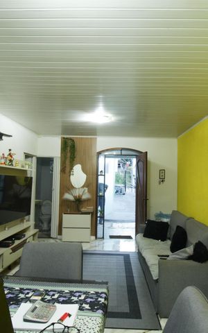 Casa à venda com 270m², 5 quartos e 3 vagas Casa à venda com 270m², 5 quartos e 3 vagasCasa 1