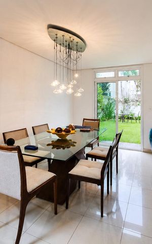 Casa de condomínio à venda com 140m², 3 quartos e 2 vagas Casa de condomínio à venda com 140m², 3 quartos e 2 vagasSala