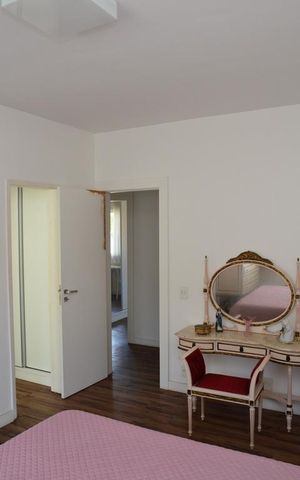 Casa de condomínio à venda com 621m², 6 quartos e 3 vagas Casa de condomínio à venda com 621m², 6 quartos e 3 vagasSuíte 4