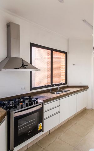 Apartamento para alugar com 210m², 3 quartos e 3 vagas Apartamento para alugar com 210m², 3 quartos e 3 vagasCozinha