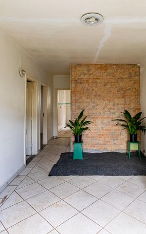 Casa à venda com 180m², 3 quartos e 4 vagas Casa à venda com 180m², 3 quartos e 4 vagasSala