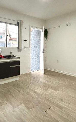 Casa para alugar com 70m², 2 quartos e 1 vaga Casa para alugar com 70m², 2 quartos e 1 vagaSala / Cozinha