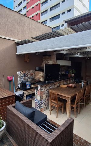 Casa à venda com 480m², 4 quartos e 6 vagas Casa à venda com 480m², 4 quartos e 6 vagasPiscina