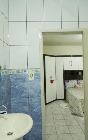 Casa à venda com 50m², 3 quartos e 1 vaga Casa à venda com 50m², 3 quartos e 1 vagaBanheiro