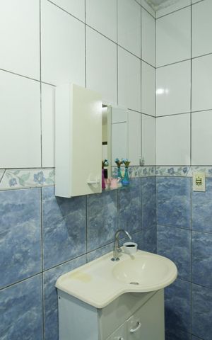 Casa à venda com 50m², 3 quartos e 1 vaga Casa à venda com 50m², 3 quartos e 1 vagaBanheiro