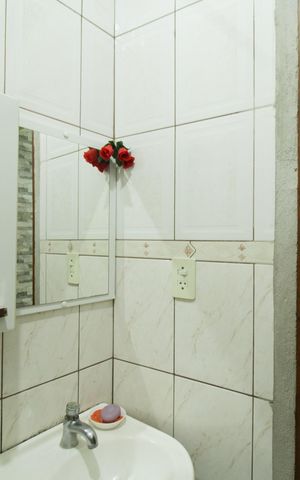 Casa à venda com 50m², 3 quartos e 1 vaga Casa à venda com 50m², 3 quartos e 1 vagaBanheiro