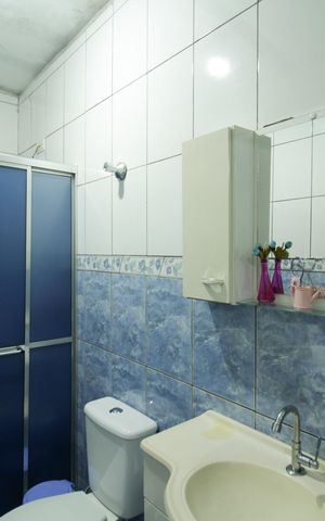 Casa à venda com 50m², 3 quartos e 1 vaga Casa à venda com 50m², 3 quartos e 1 vagaBanheiro