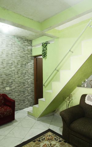 Casa à venda com 50m², 3 quartos e 1 vaga Casa à venda com 50m², 3 quartos e 1 vagaSala