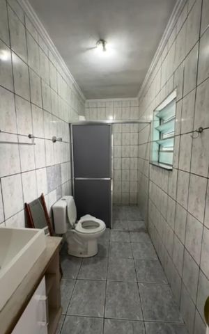 Casa para alugar com 100m², 2 quartos e 1 vaga Casa para alugar com 100m², 2 quartos e 1 vagaBanheiro
