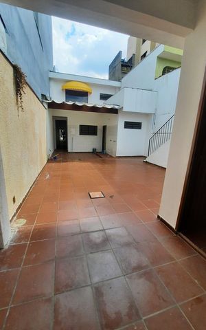 Casa à venda com 200m², 3 quartos e 2 vagas Casa à venda com 200m², 3 quartos e 2 vagasÁrea externa